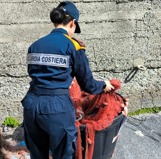 ​Blitz della Guardia Costiera a Oliveri: Sequestrata Rete Irregolare nei Presi dei Laghetti di Marinello