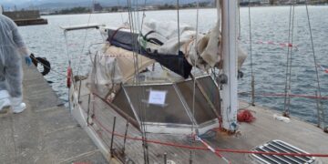 Dallo sbarco di Alicudi al sequestro: la Guardia Costiera recupera la "barca dei migranti"