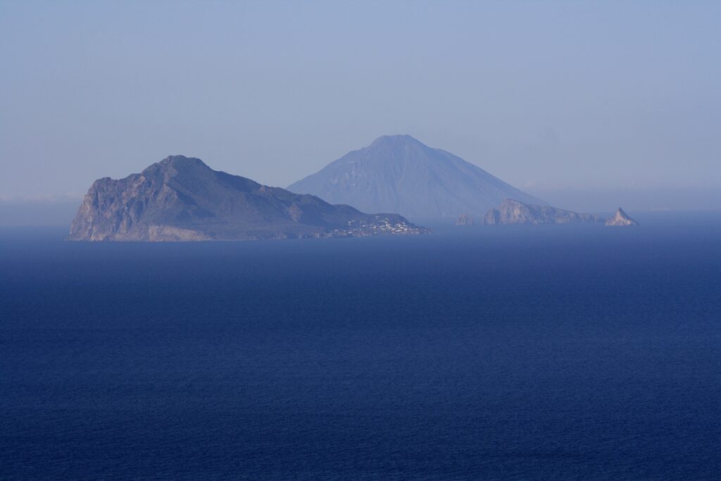 Le Eolie si svelano ai giornalisti stranieri : il 26 marzo grande appuntamento all'Associazione della Stampa Estera 2