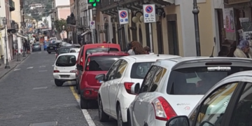 Lipari, motori accesi durante la sosta: un'abitudine inutile, incivile e vietata dalla legge