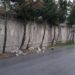 Lipari, zona cimitero : distacco di intonaci dal muro, attenzione alla guida