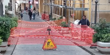 Lipari, emergenza viabilità: cede il basolato in Via Garibaldi