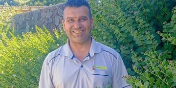 Davide, il postino di Lipari tra capperi , cucunci e pacchi