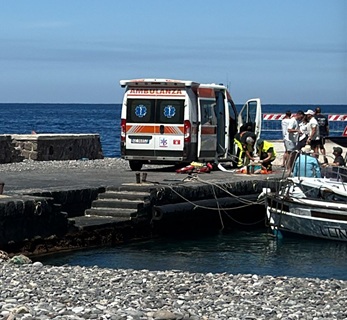 Lipari, turista colto da malore in mare: muore nonostante i soccorsi
