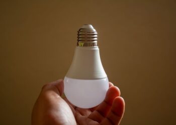 Efficienza elettrica domestica: dove si perde energia nell'impianto e quali componenti sostituire