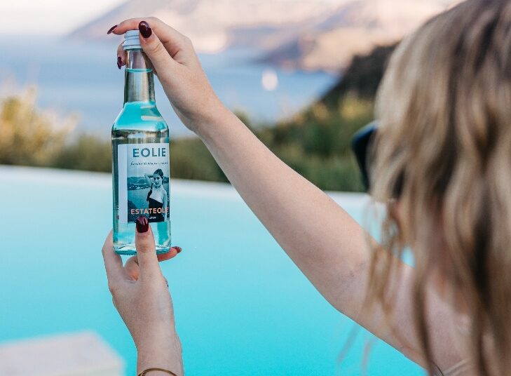 Estateolie presenta la sua prima bottiglietta d’acqua in edizione speciale