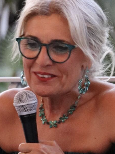 Annamaria Pajno, la poesia nata dall’alba di Lipari : : “La mia isola è casa, famiglia e parte di me”