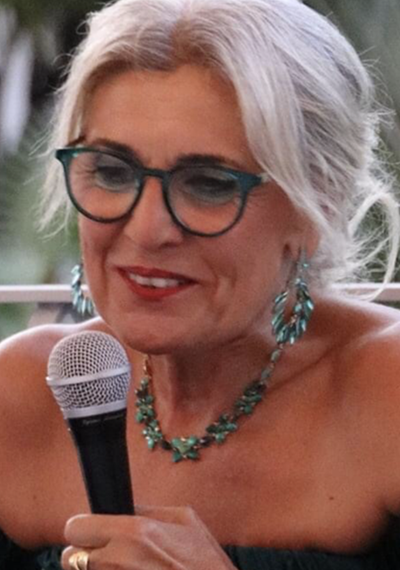 Annamaria Pajno, la poesia nata dall’alba di Lipari : : “La mia isola è casa, famiglia e parte di me”