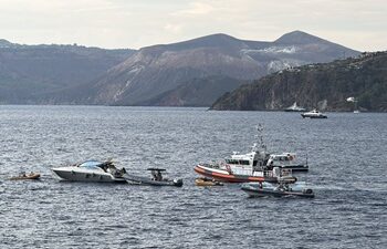 Incendio a bordo di un’imbarcazione a Lipari: intervento di Guardia Costiera e Vigili del Fuoco