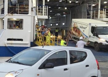 Lipari verso il pienone di Ferragosto: boom di arrivi e sbarchi sull’isola