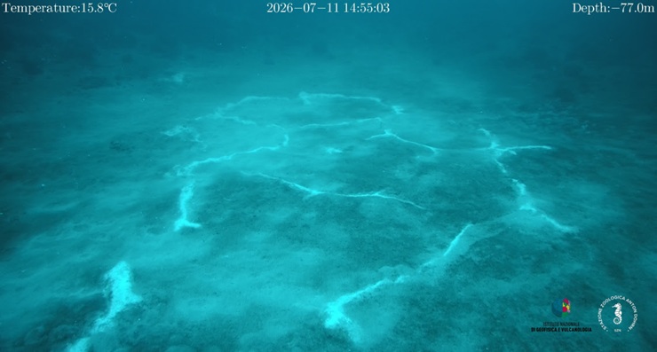 Panarea, l'INGV scopre un vasto cratere sottomarino con emissioni di gas 1