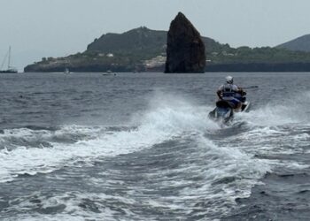 Eolie, controlli in mare della Polizia :