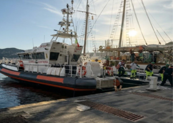 Trauma cranico e lussazione alla spalla, soccorsa una 67enne a bordo di un catamarano
