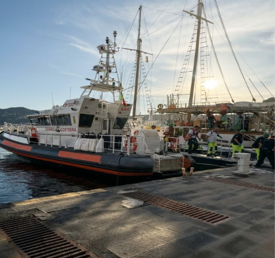 Trauma cranico e lussazione alla spalla, soccorsa una 67enne a bordo di un catamarano
