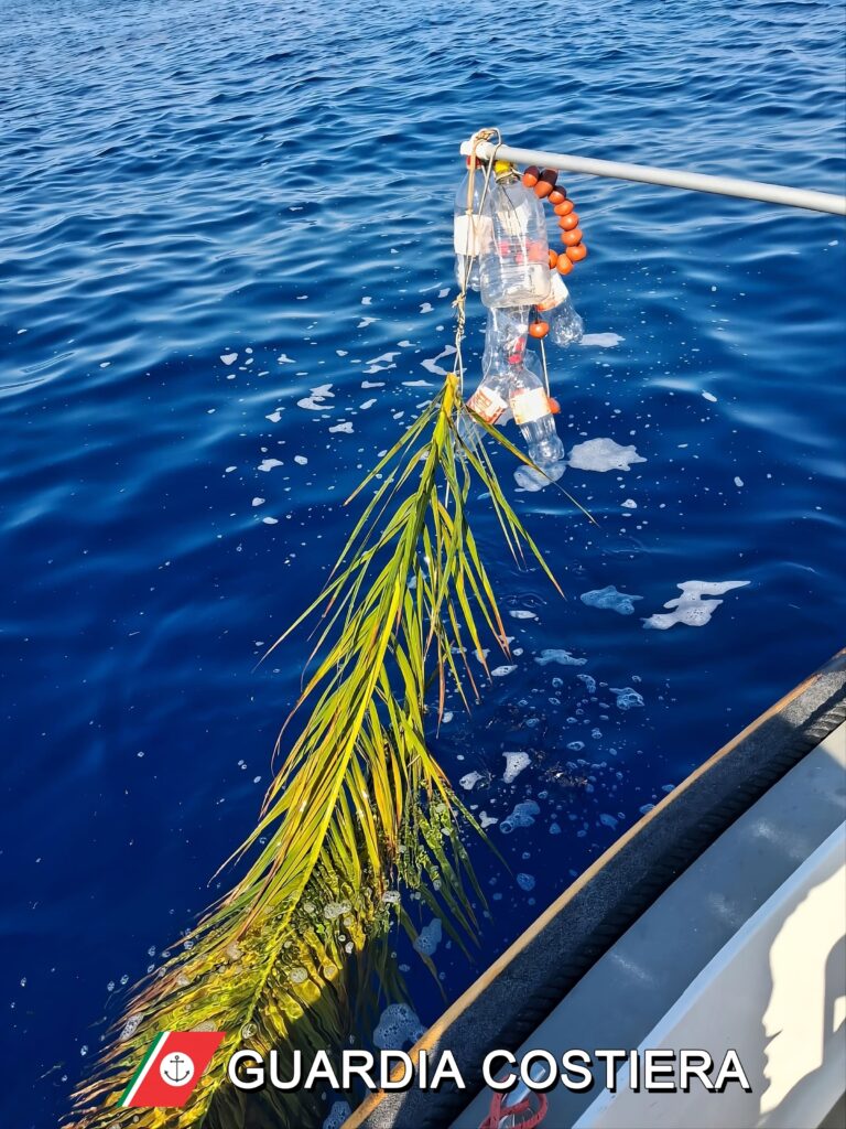 Milazzo, sequestrati 18 cannizzi illegali: recuperata anche plastica in mare 1