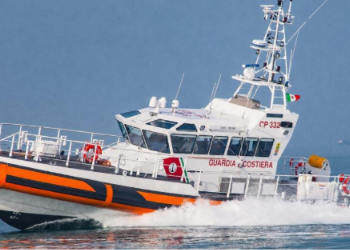 Vulcano, 81enne colto da infarto: trasferito dalla Guardia Costiera a Milazzo